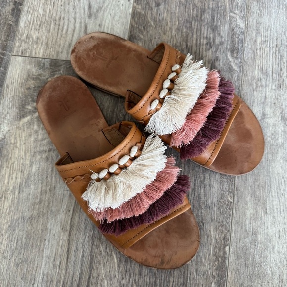 Frye Riley Tassel Slide Leather Sandal - Tan w/Multicolor Fringe - Picture 6 of 7